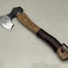 IMG_2677 hache templiere forgee LLF 43 cm acier 1055 gravure deus vult manche bois hetre