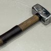 IMG_2684 marteau templier forge LLF 30 cm acier 1055 gravure deus vult manche bois hetre cuir
