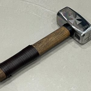 marteau templier forge LLF 30 cm acier 1055 gravure deus vult manche bois hetre cuir