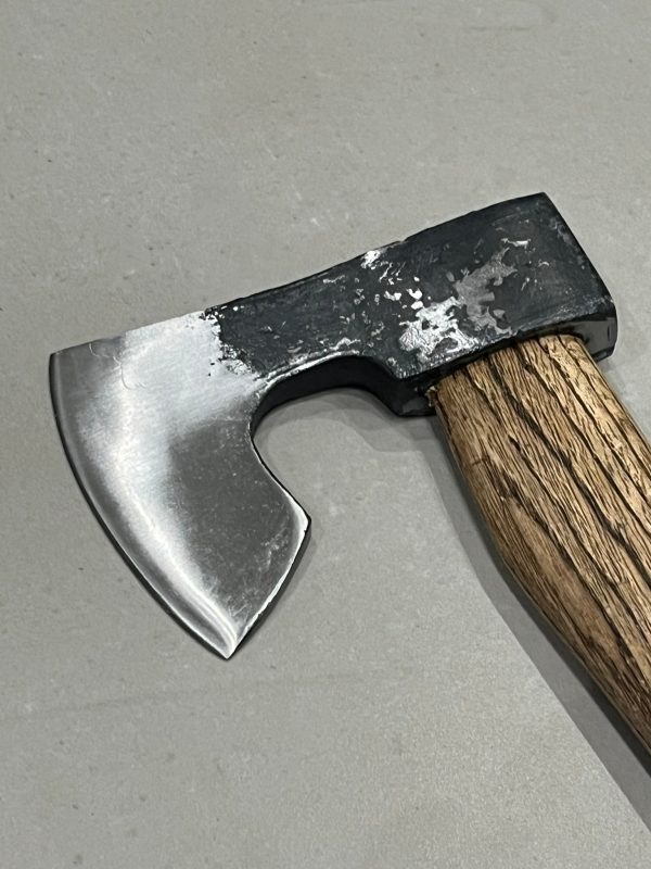 IMG_2691 hache viking acier 1055 brut manche hetre 39 cm