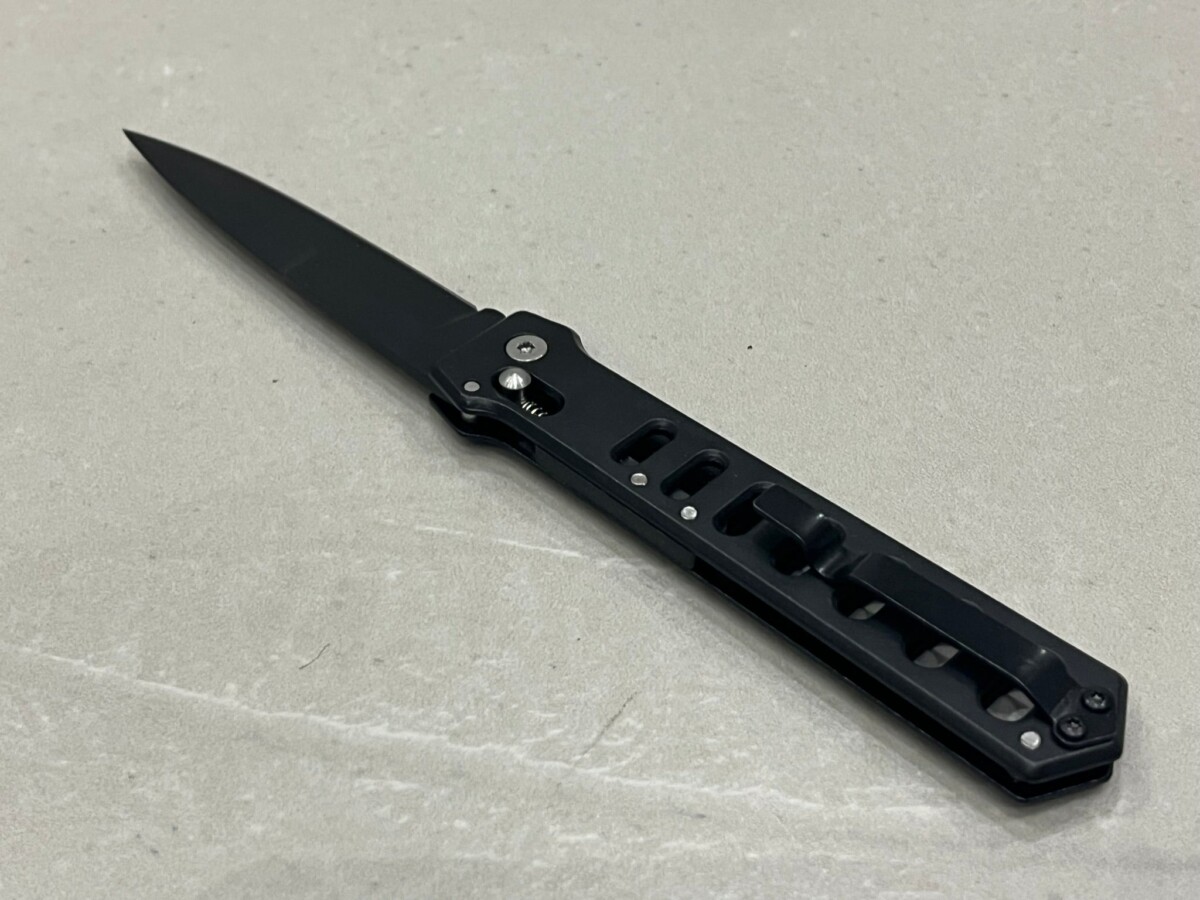 Couteau pliant - lame spear point - étui