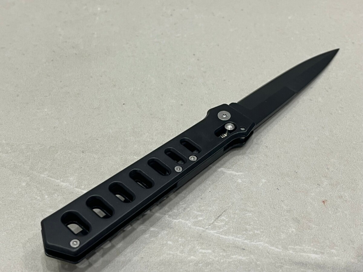 Couteau pliant - lame spear point - étui