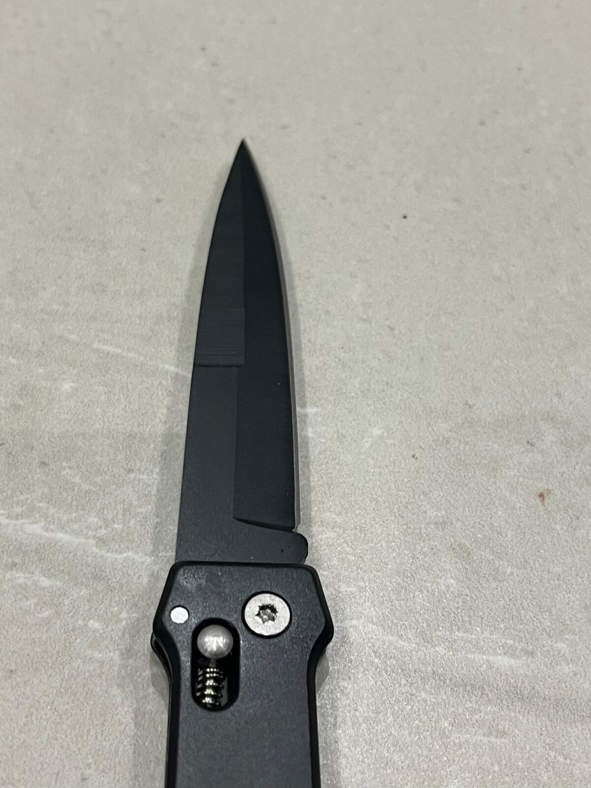 Couteau pliant - lame spear point - étui