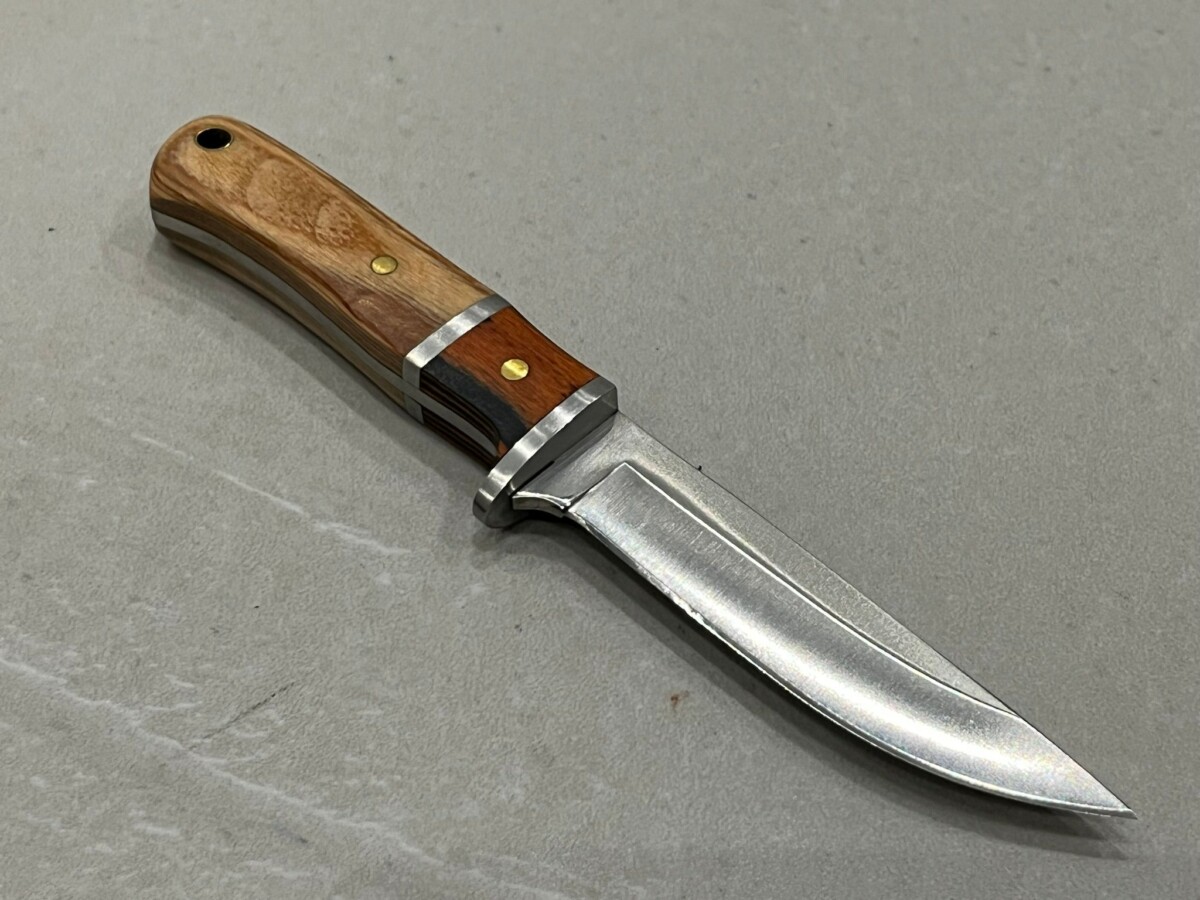 couteau droit 16 cm full tang acier poli mitre colorée