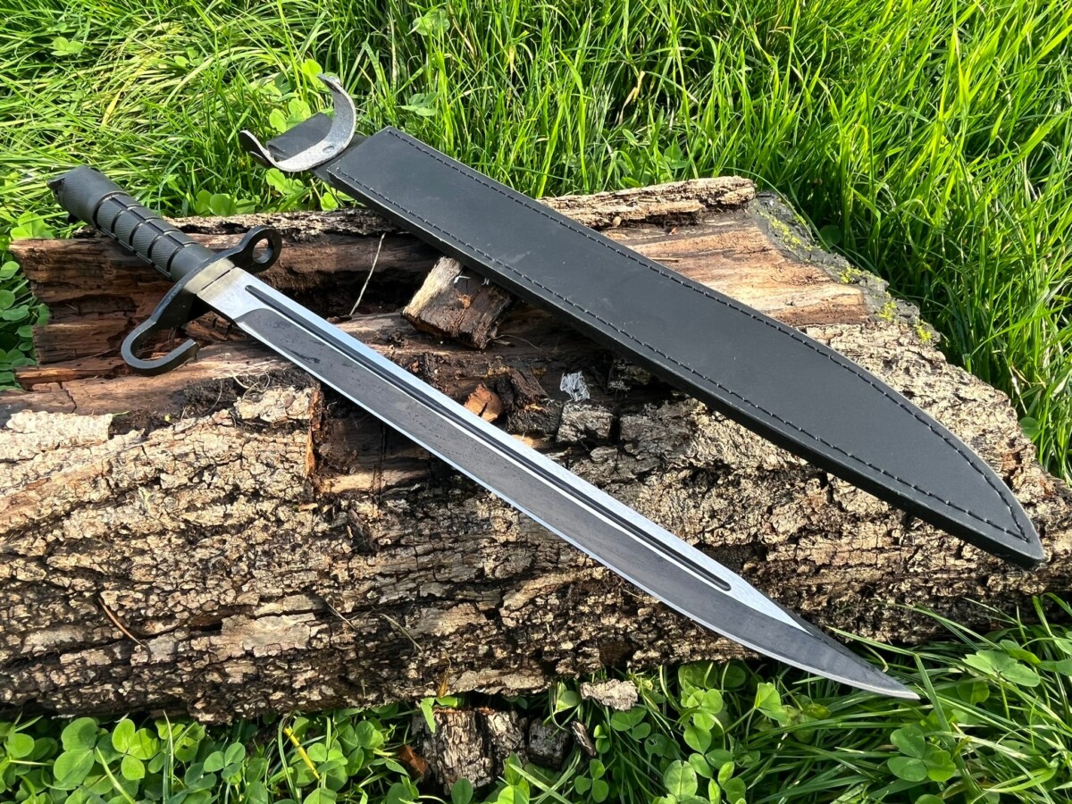 baïonnette 50cm lame croissant acier 420HC finition carbone étui rigide LLF vue principale