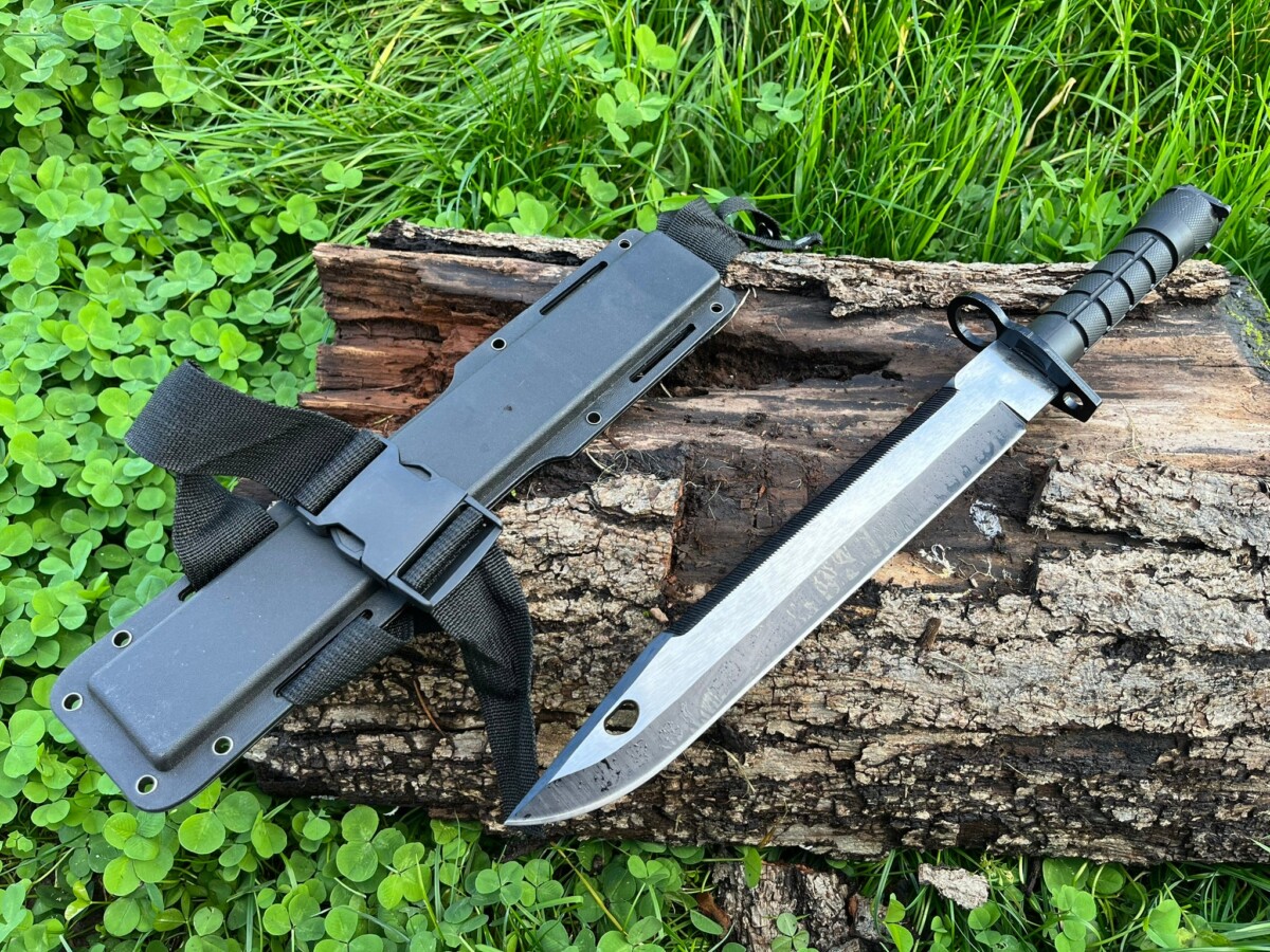 baïonnette 41cm acier 420HC finition carbone étui kydex ambidextre LLF vue principale