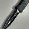 Couteau automatique OTF - lame spear point dentelée - brise vitre