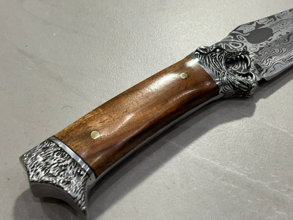 Couteau Russe loup en garde