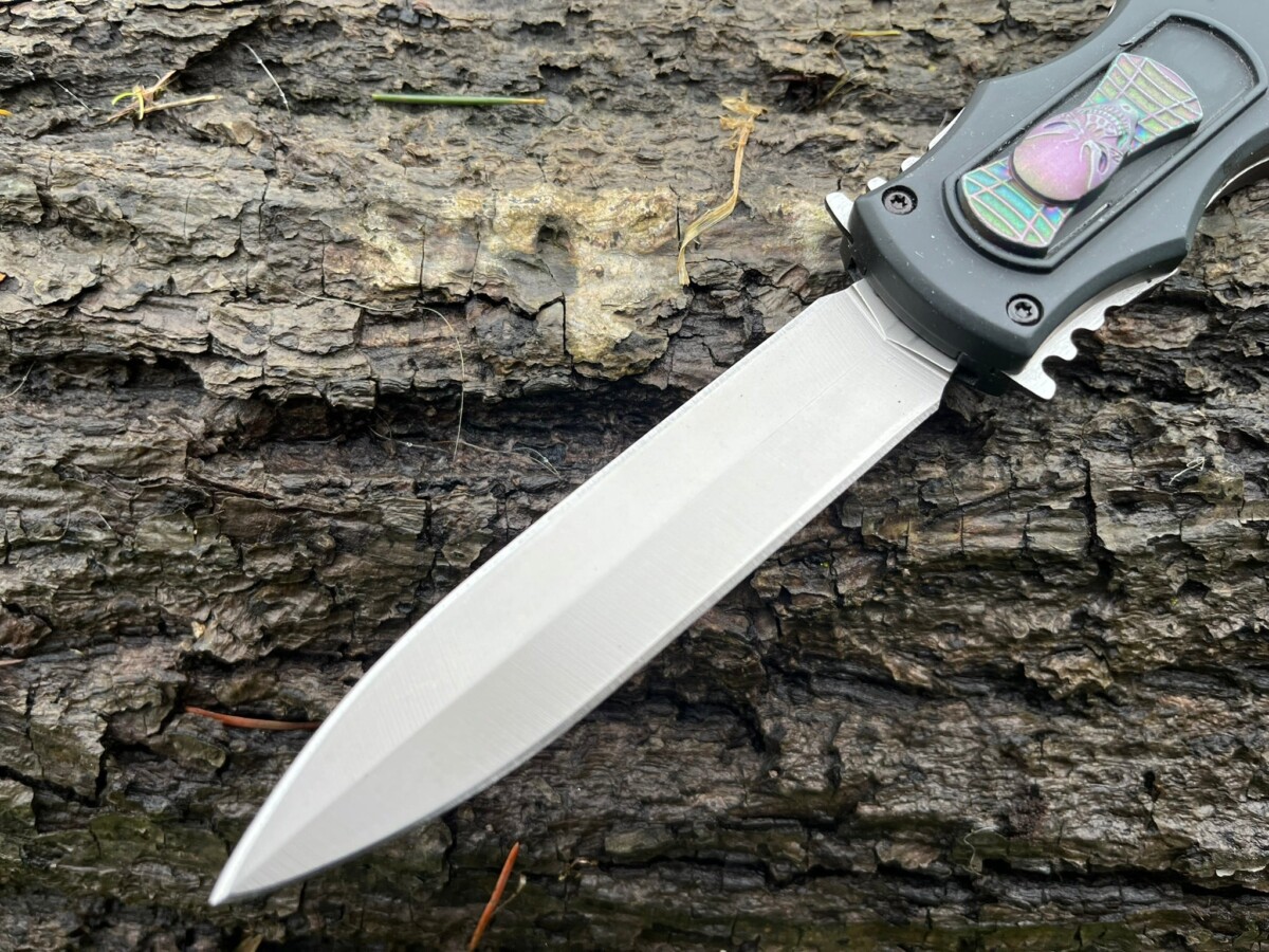 IMG_4233_7251860b-307f-45d0-abab-65d94192667b Couteau automatique OTF - lame spear point - Tête de démon
