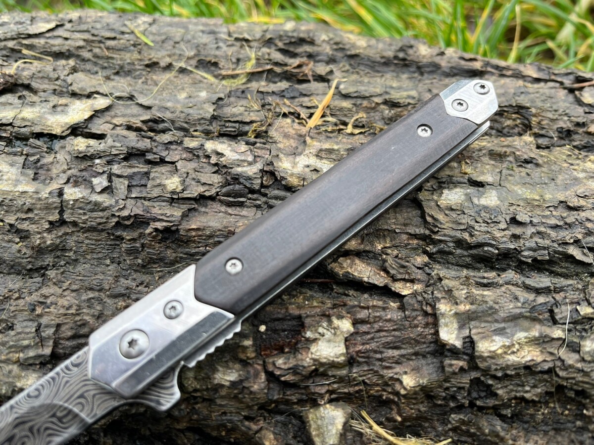 IMG_4252 Couteau à ouverture assistée acier M390 type Stiletto bois de noyer – Lame Tanto