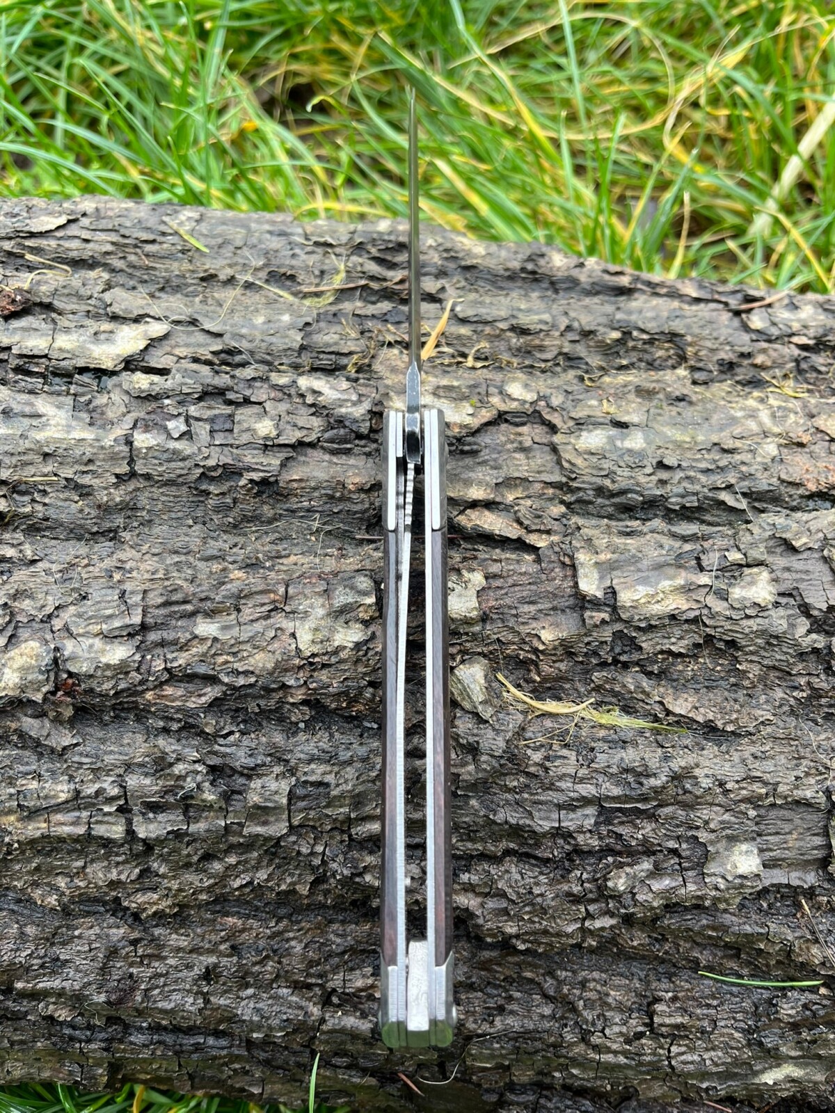 IMG_4253 Couteau à ouverture assistée acier M390 type Stiletto bois de noyer – Lame Tanto