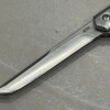 IMG_6005-1.jpg Couteau à ouverture assistée acier M390 type Stiletto bois de noyer – Lame Tanto
