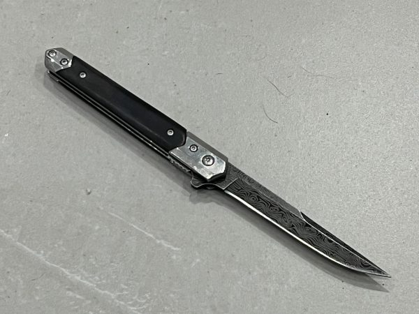 IMG_6012_37c64c37-62e5-4861-86ab-ab15d599926c-1.jpg Couteau à Ouverture Assistée acier M390 Type Stiletto bois de noyer - Lame Clip point droite