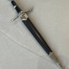Épée miniature décorative finition argent et poignée noire