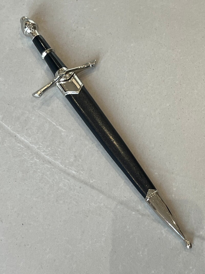 Épée miniature décorative finition argent et poignée noire