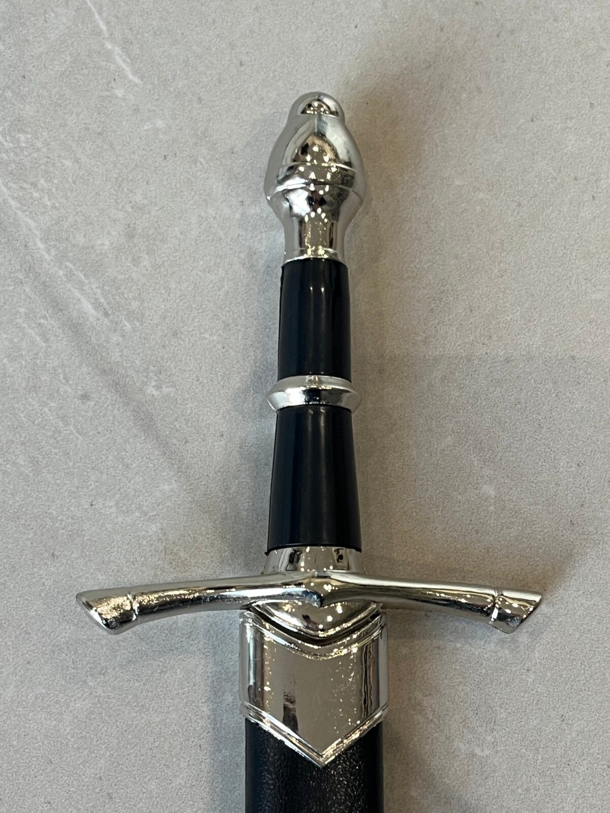 Épée miniature décorative - Finition argent & poignée noire - 30 cm