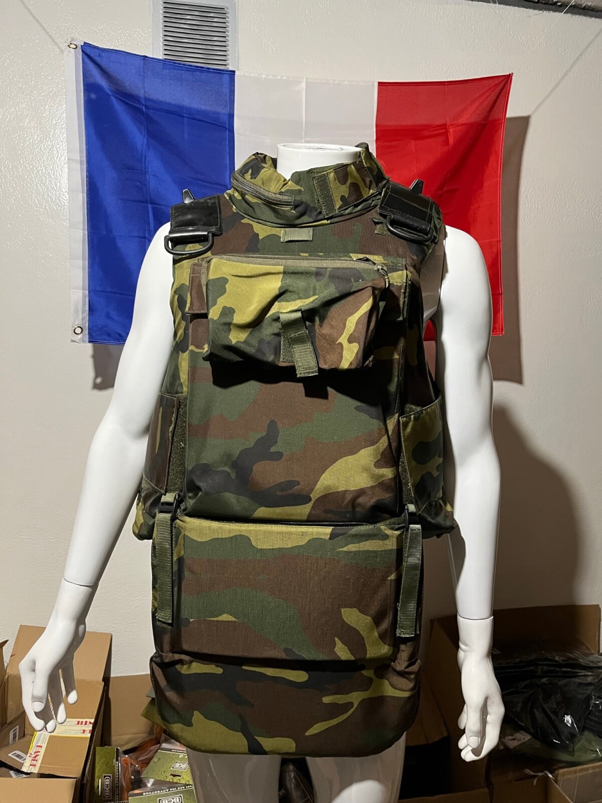Gilet de protection NIJ3 woodland italien taille L/XL + 5 plaques NIJ3+