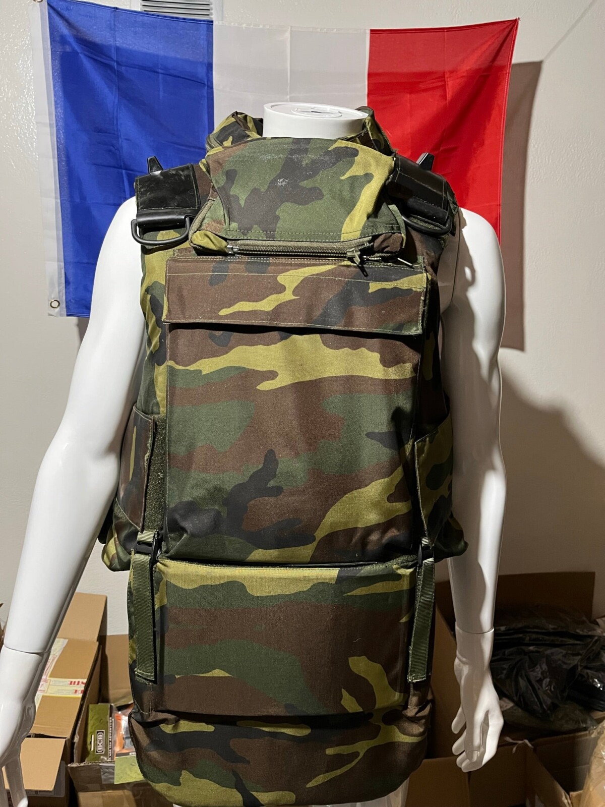 Gilet de protection NIJ3 woodland italien taille L/XL + 5 plaques NIJ3+