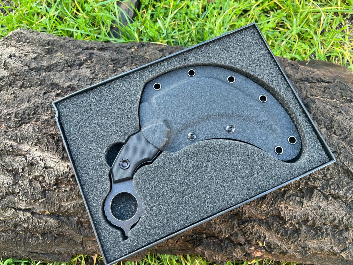 IMG_6674-1.jpg Karambit Tactique D2 Courbe de Contrôle – Étui Kydex