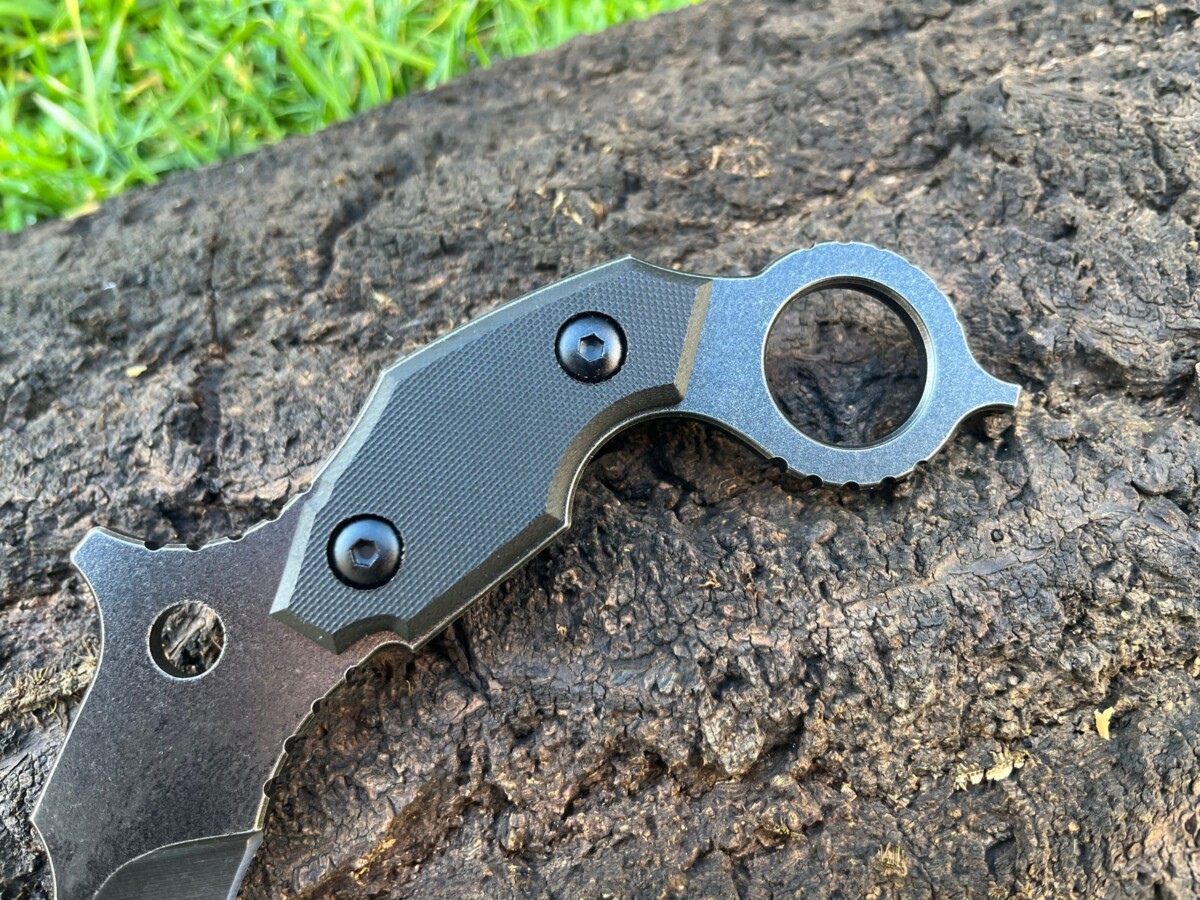 IMG_6679-1.jpg Karambit Tactique D2 Courbe de Contrôle – Étui Kydex