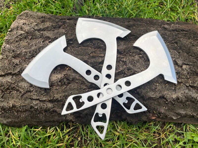 IMG_6769-1.jpg Set de 3 hachettes de lancer acier 440