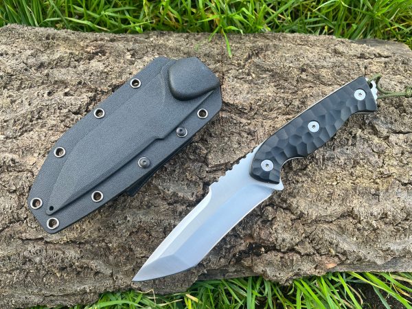 IMG_6814-1.jpg Couteau Fixe TitanForge – Tanto Modifié – 26 cm