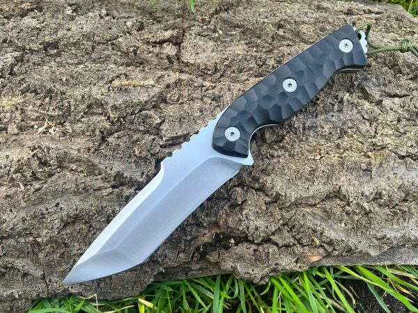 IMG_6815-1.jpg Couteau Fixe TitanForge – Tanto Modifié – 26 cm