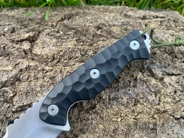 IMG_6817-1.jpg Couteau Fixe TitanForge – Tanto Modifié – 26 cm