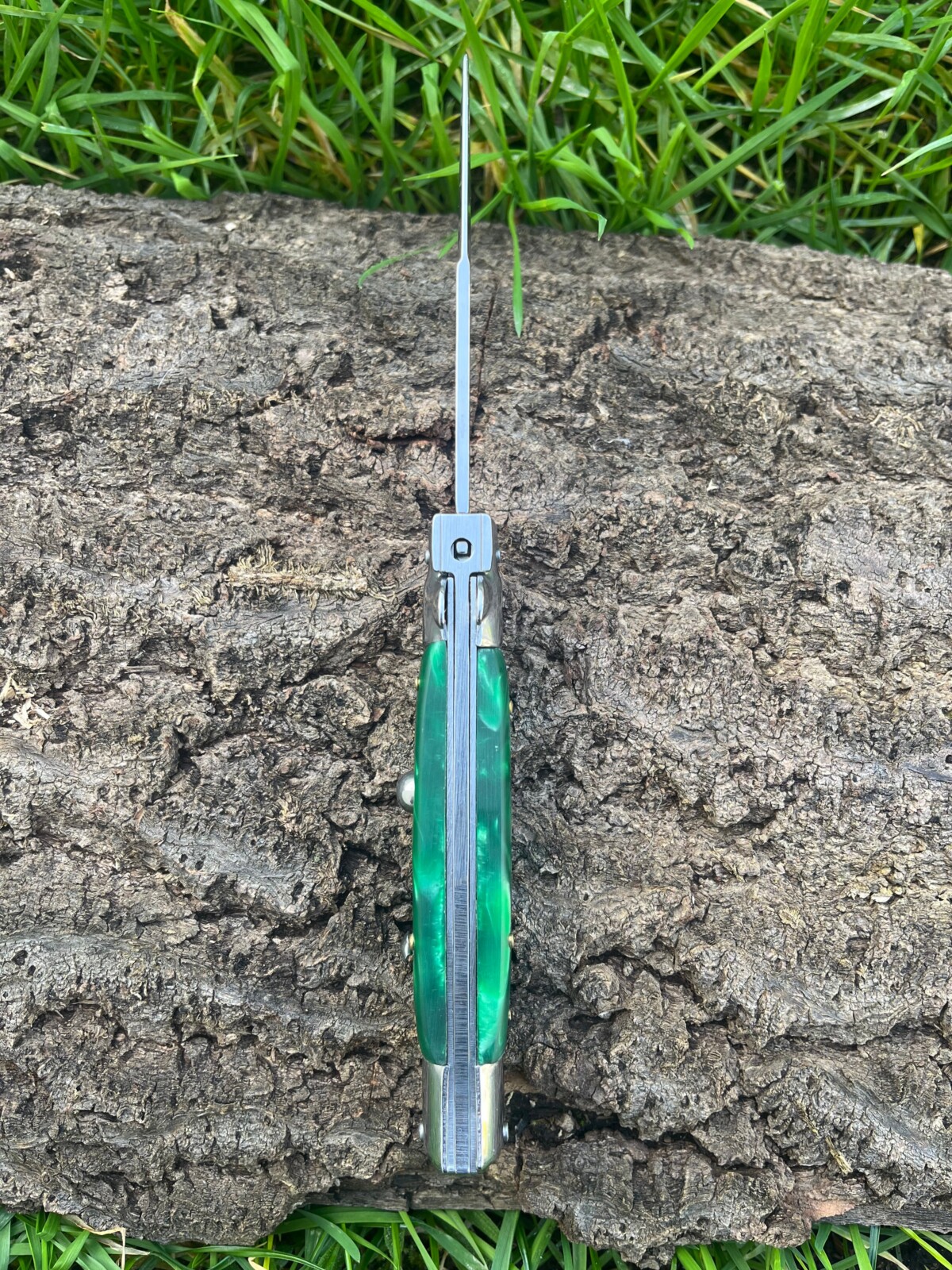 Couteau stiletto automatique - vert jade - lame de 10cm