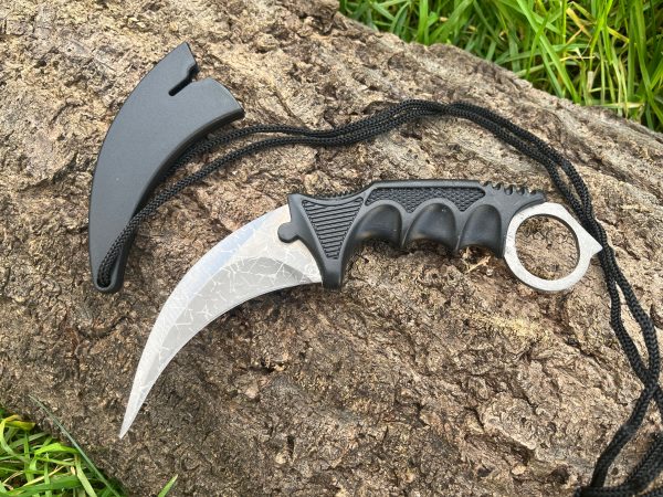 Karambit lame grise avec étui rigide