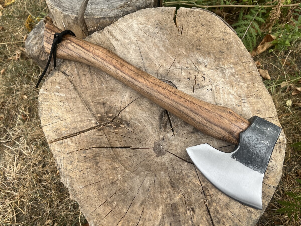 IMG_8676 hache viking acier 1055 brut manche hetre 39 cm
