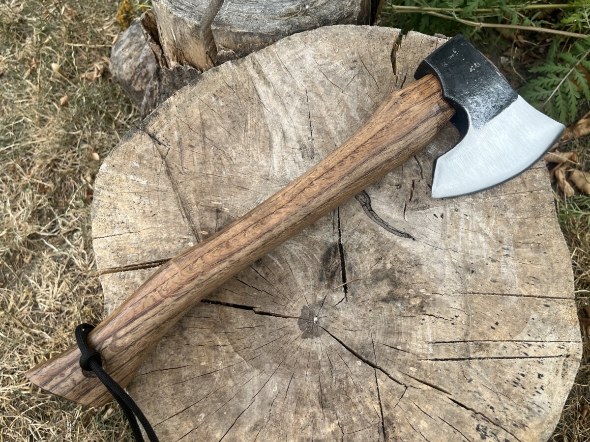 IMG_8677 hache viking acier 1055 brut manche hetre 39 cm