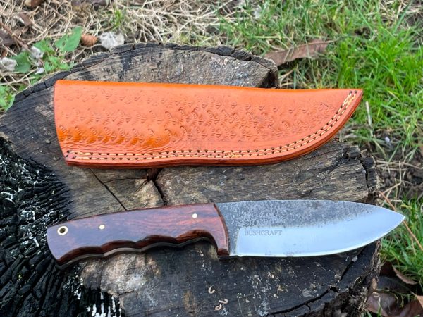 IMG_9623 couteau bushcraft LLF 24,5cm acier D2 manche bois de rose étui cuir vue principale