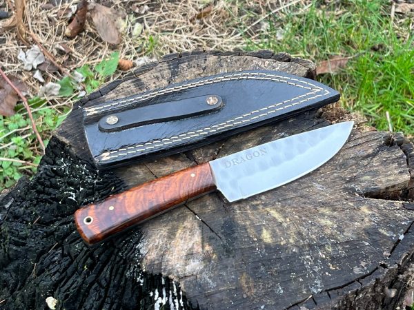 IMG_9657 couteau forgé LLF DRAGON 23cm acier 1095 manche bois de rose étui cuir vue principale