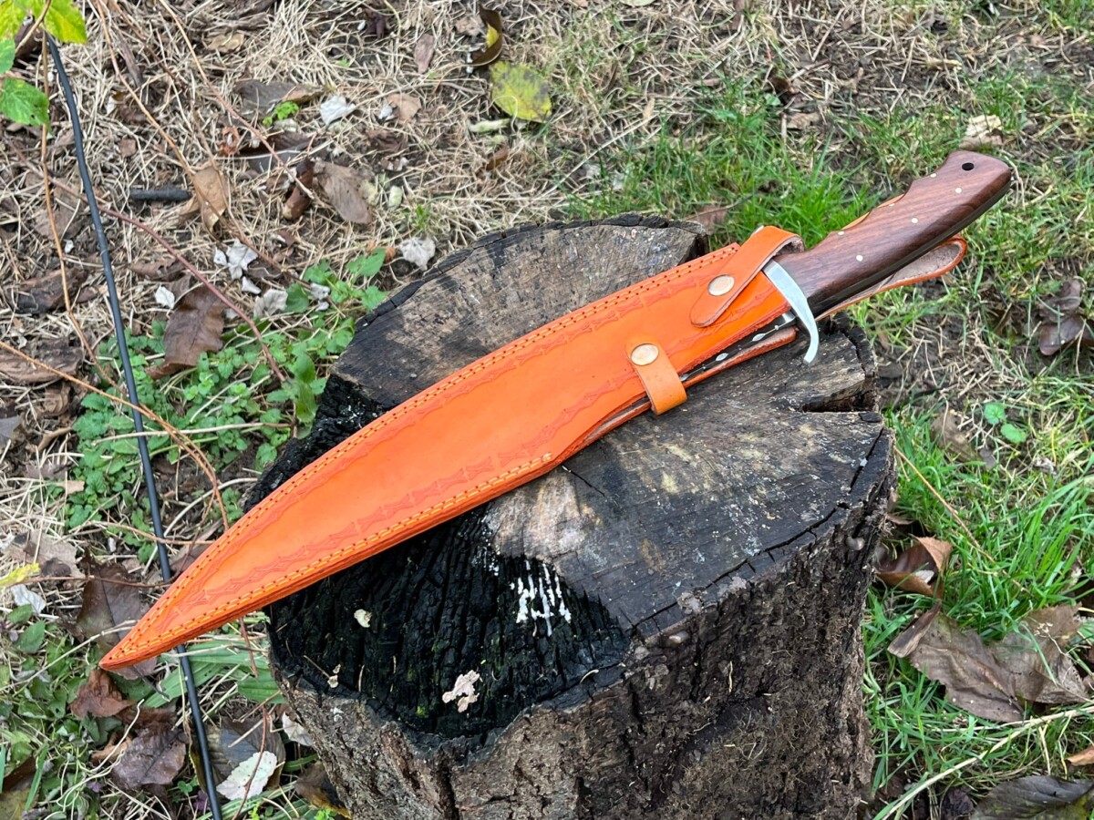 couteau bowie LLF 47,5cm acier carbone poli manche bois de rose étui cuir