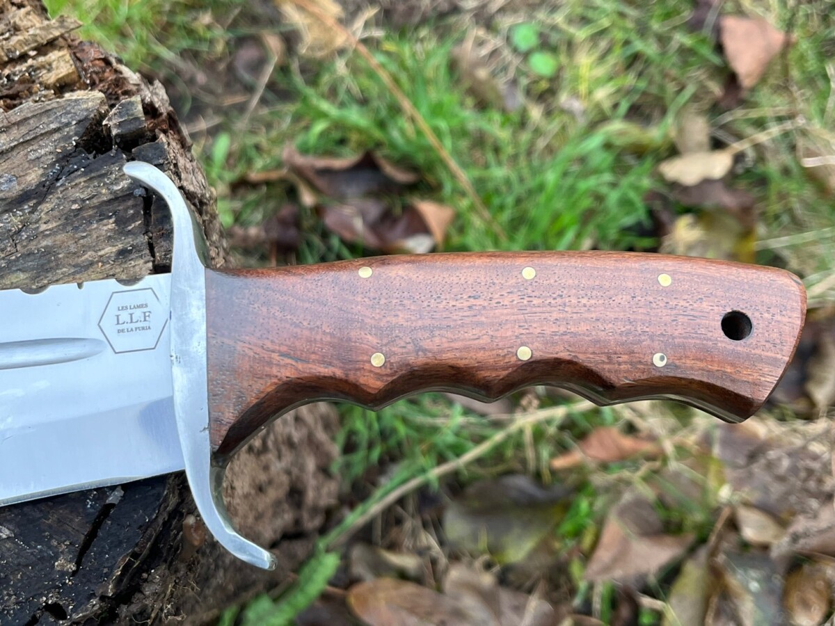 couteau bowie LLF 47,5cm acier carbone poli manche bois de rose étui cuir