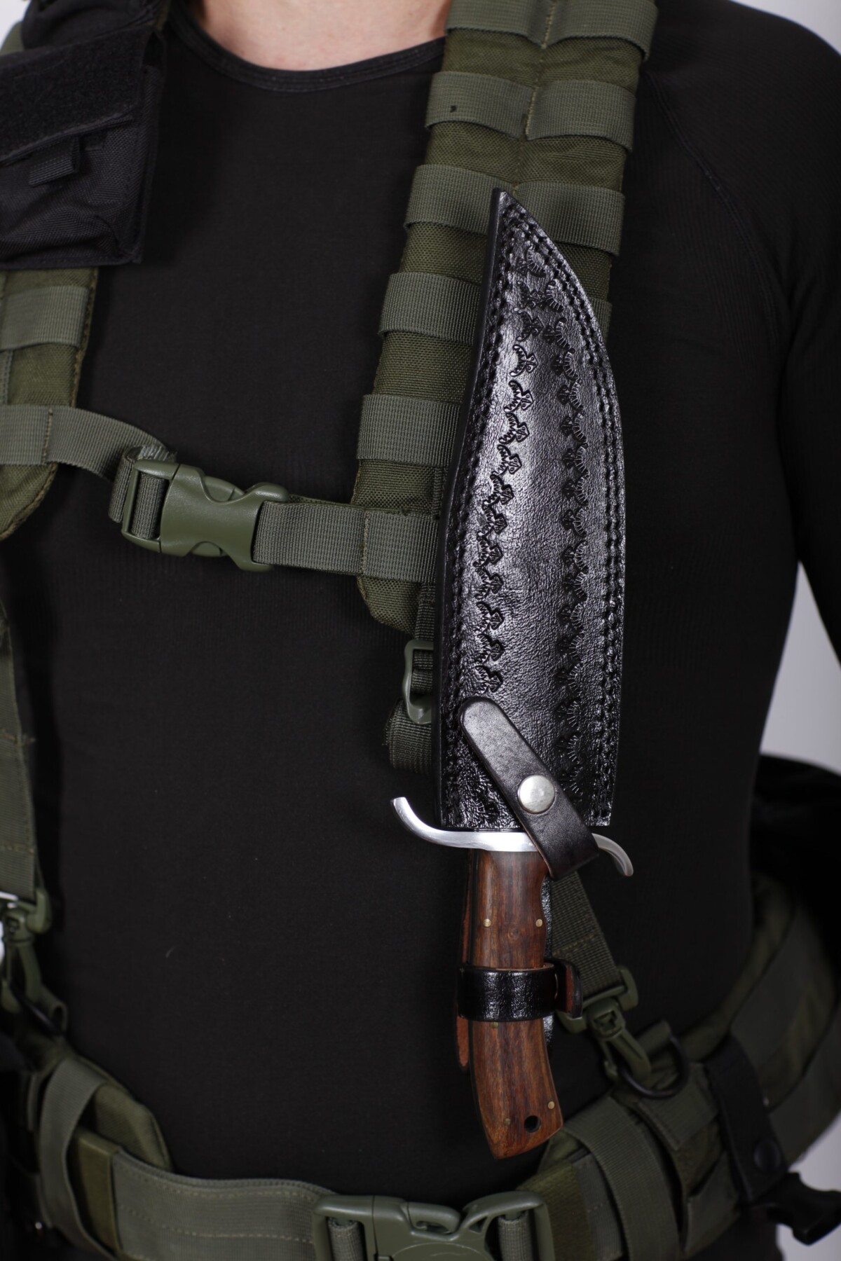 MG_8215_41a1b1b5-664a-4d9d-bd89-cb25d788b188-1.jpg Couteau bowie tactique forgé damas LLF 35cm étui MOLLE