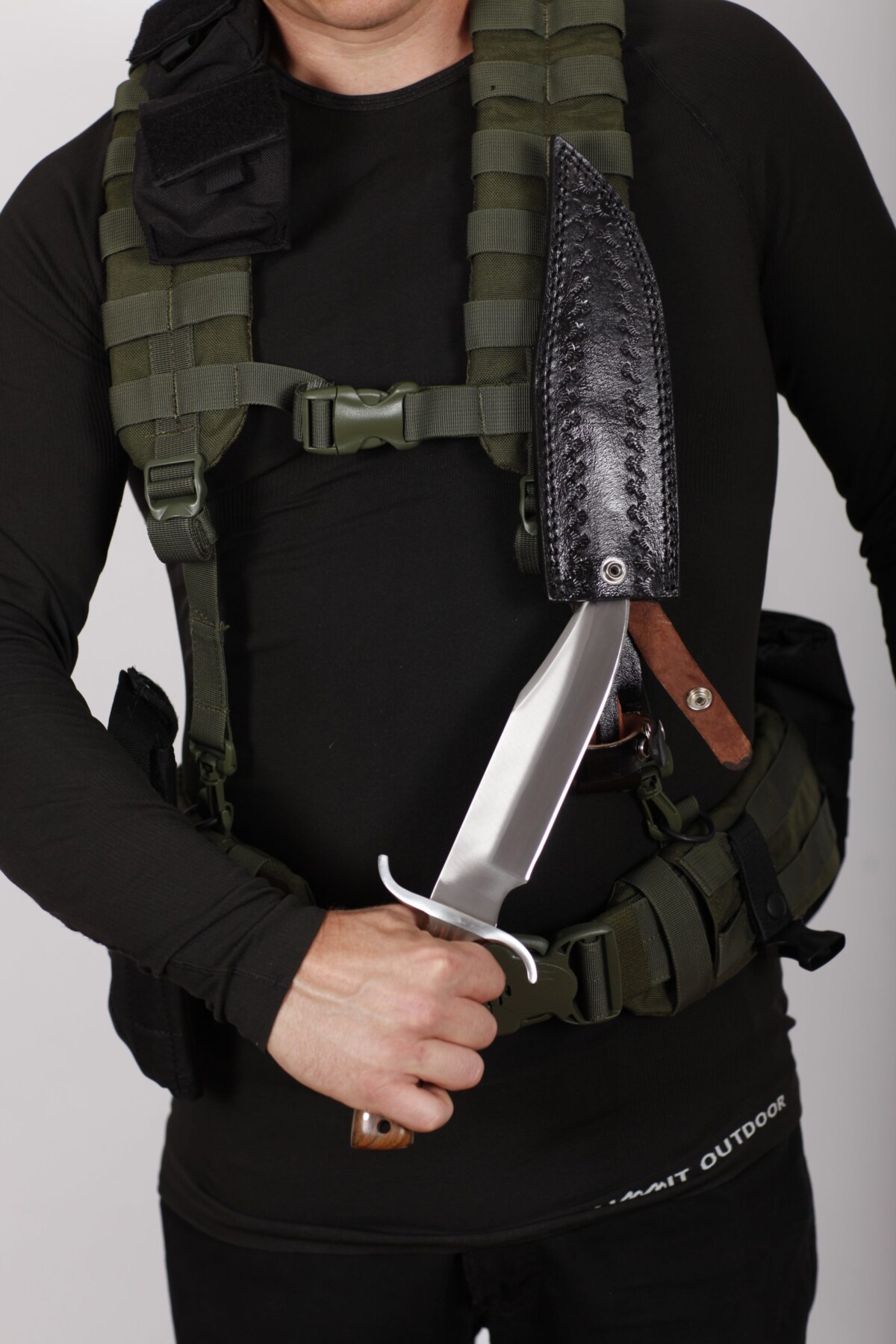 MG_8240-1.jpg Couteau bowie tactique forgé LLF 35cm étui cuir MOLLE
