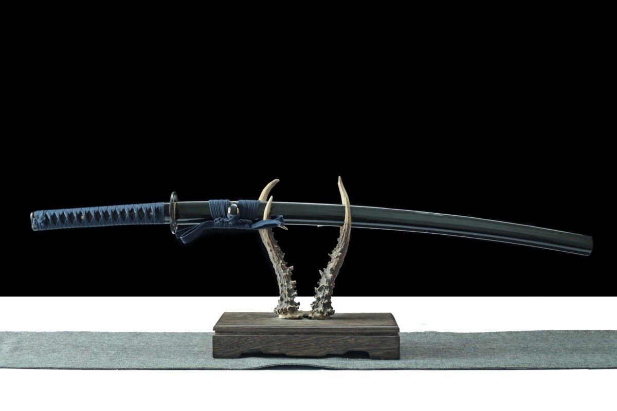 1 Katana Shadow Blue – Lame 72 cm – Acier 1045 – Full Tang – Trempe à l’huile