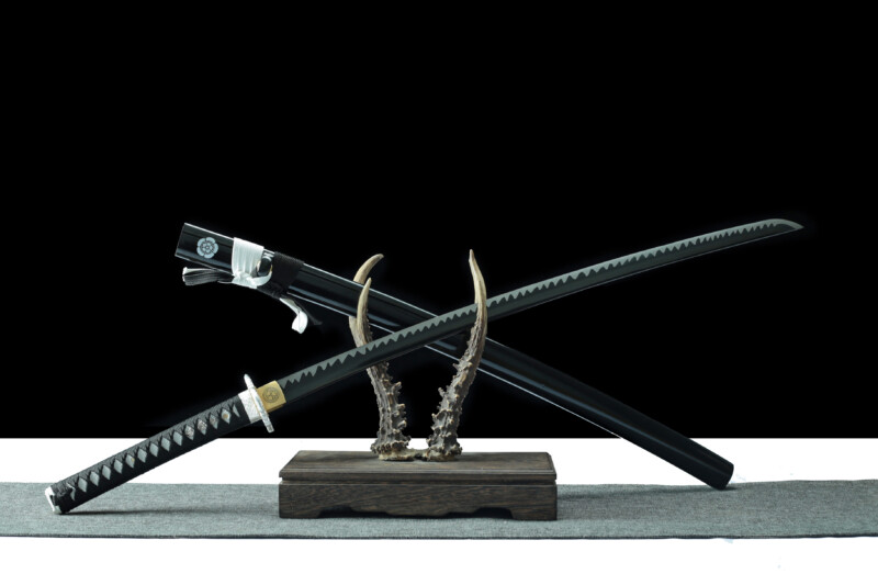 katana LLF White Shadow 1045 noir blanc contraste lame