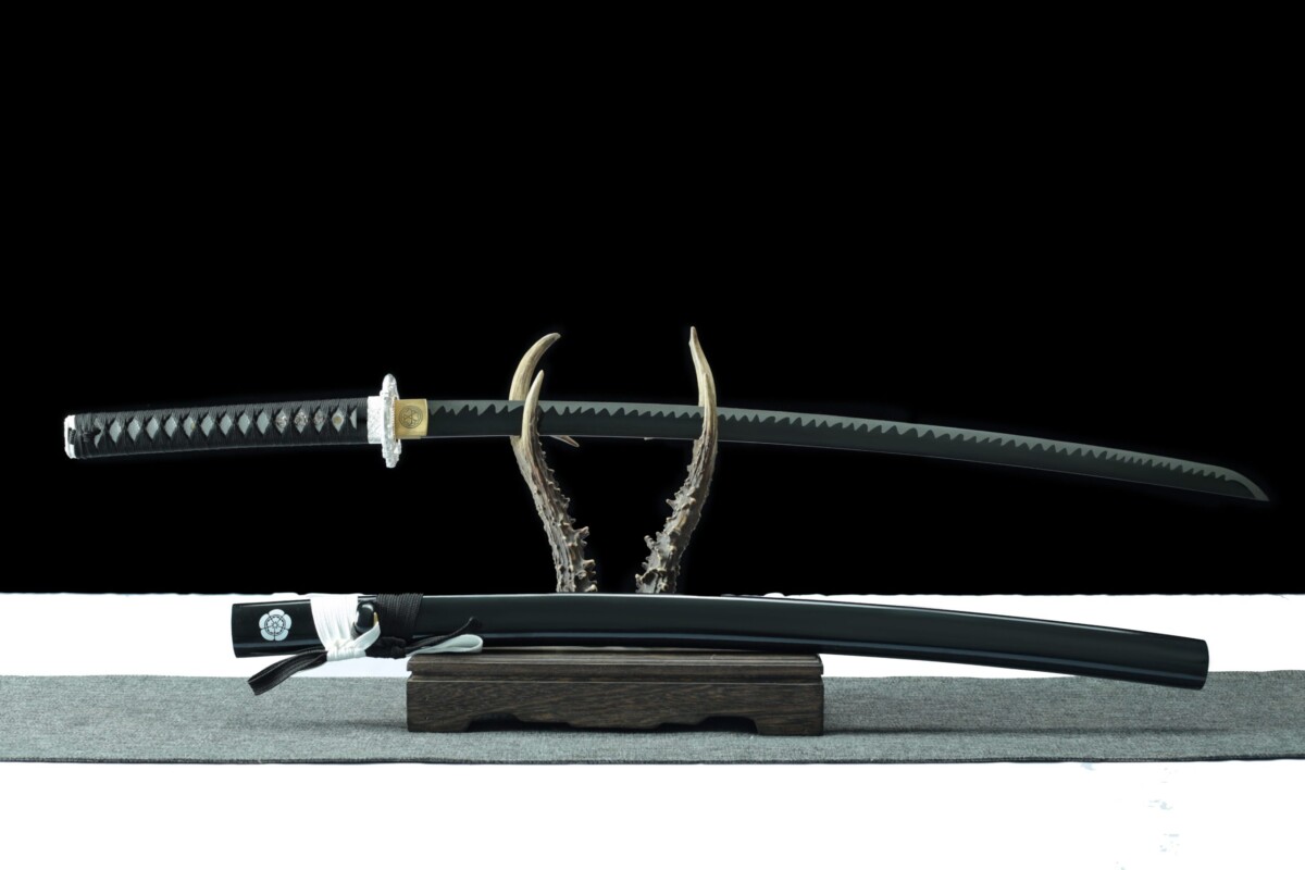 3(21) Katana White Shadow – Lame 72 cm – Acier 1045 – Full Tang – Finition Noir & Blanc