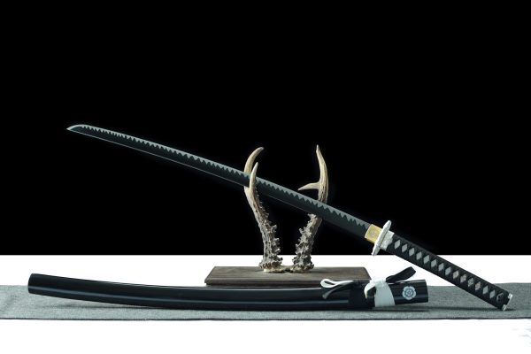 4(21) Katana White Shadow – Lame 72 cm – Acier 1045 – Full Tang – Finition Noir & Blanc