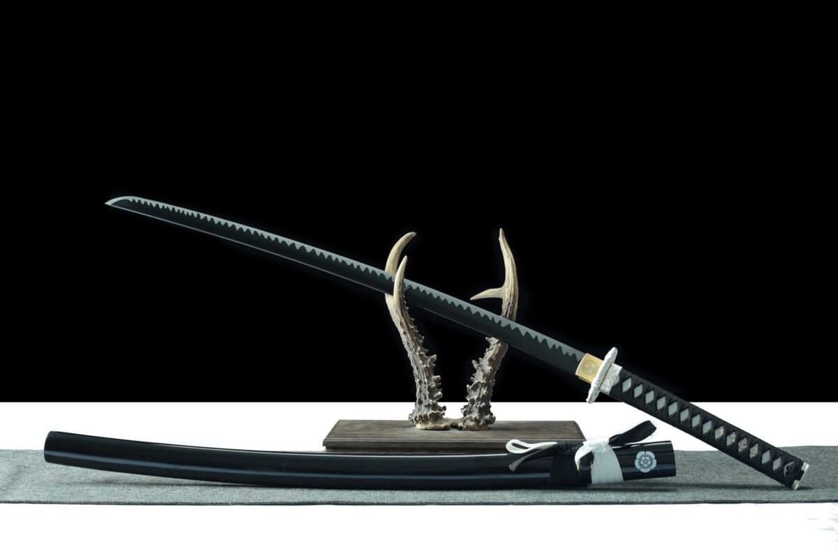 4(21) Katana White Shadow – Lame 72 cm – Acier 1045 – Full Tang – Finition Noir & Blanc