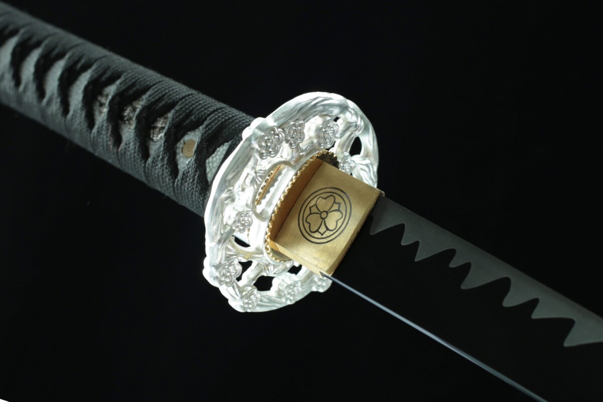 7(21) Katana White Shadow – Lame 72 cm – Acier 1045 – Full Tang – Finition Noir & Blanc