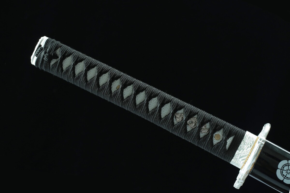 8(19) Katana White Shadow – Lame 72 cm – Acier 1045 – Full Tang – Finition Noir & Blanc