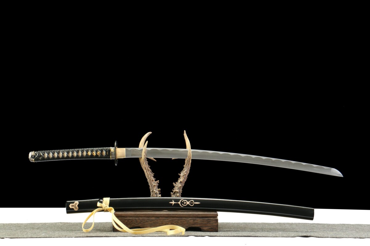 IMG_6703 Katana LLF Black Gold – Acier T10 – Lame 72 cm – Full Tang – Trempe à l’huile