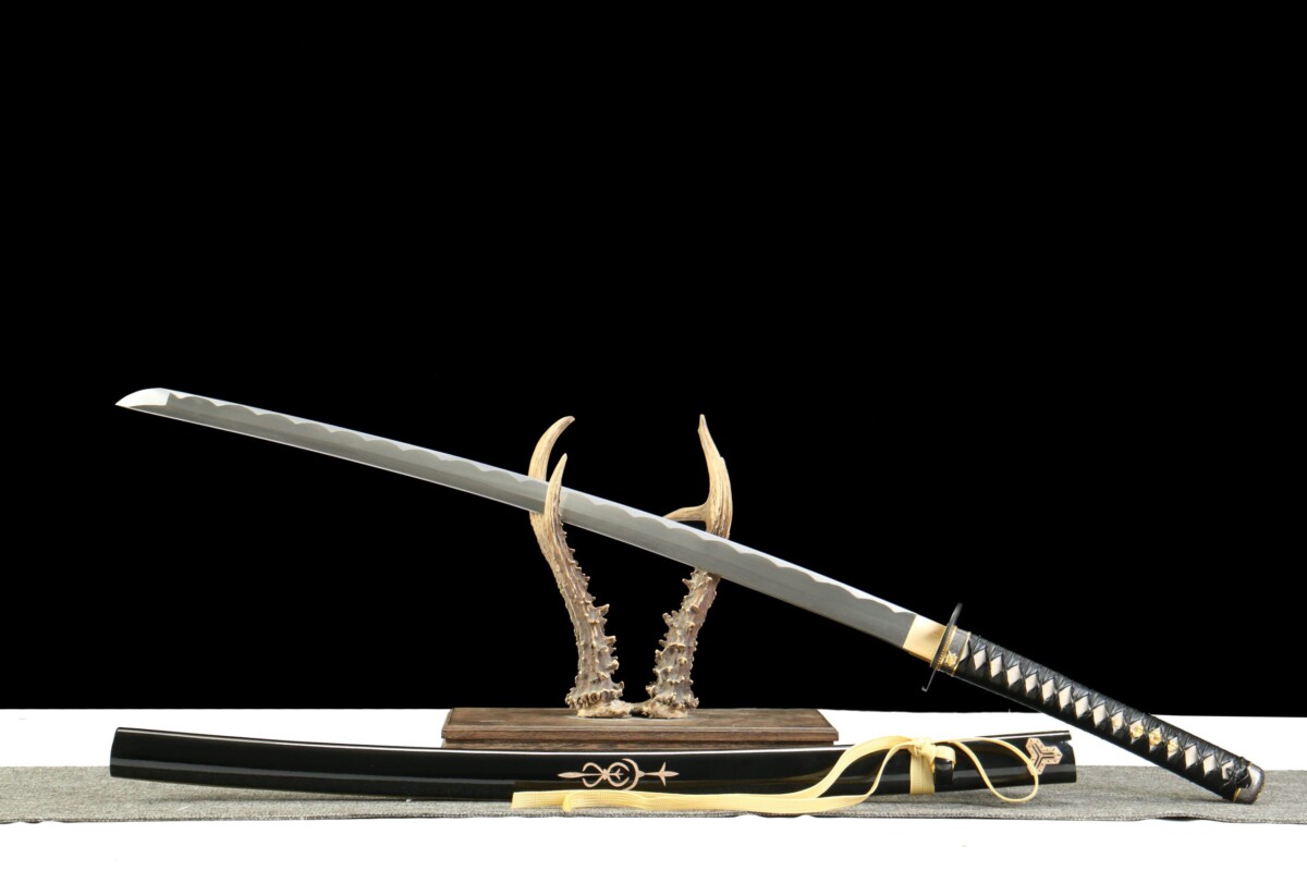 IMG_6710 Katana LLF Black Gold – Acier T10 – Lame 72 cm – Full Tang – Trempe à l’huile