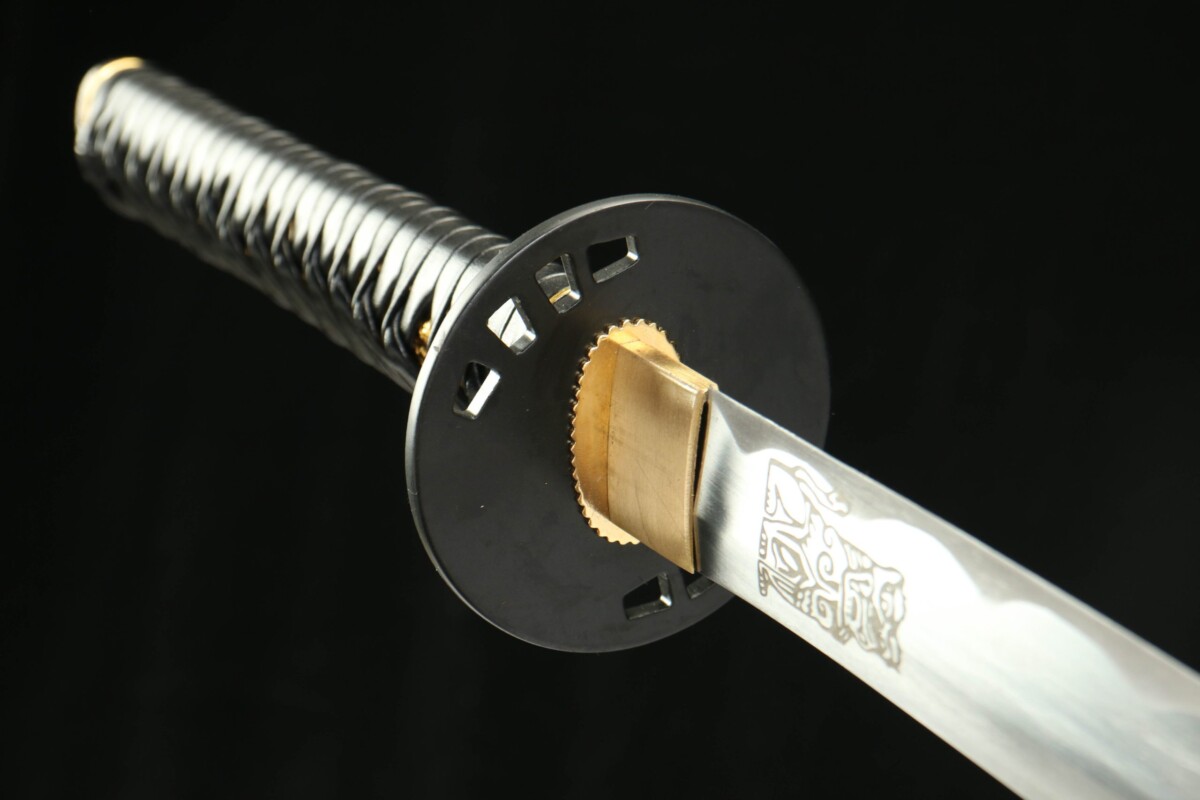 IMG_6721 Katana LLF Black Gold – Acier T10 – Lame 72 cm – Full Tang – Trempe à l’huile