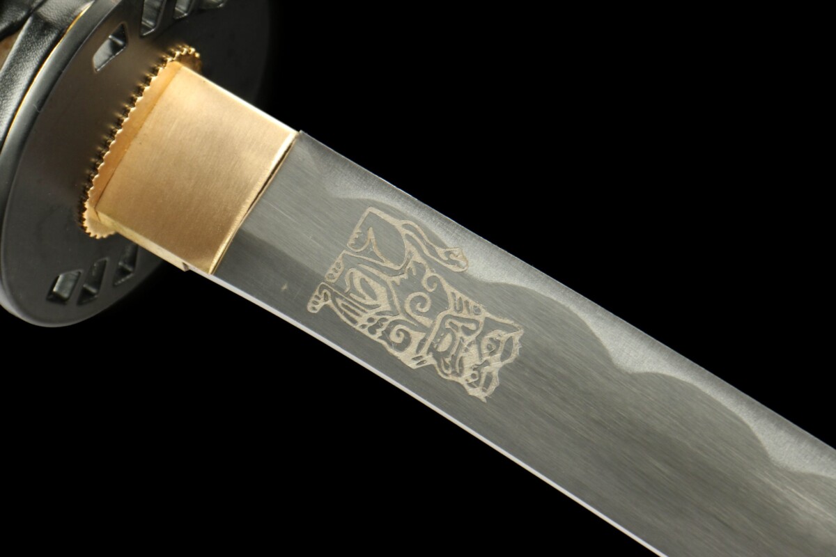 IMG_6723 Katana LLF Black Gold – Acier T10 – Lame 72 cm – Full Tang – Trempe à l’huile