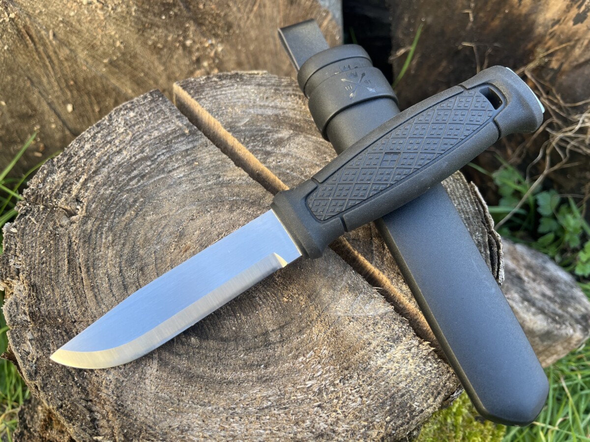 IMG_7315 couteau Morakniv noir Sandvik 12C27 outdoor